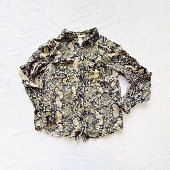 H&M snakeskin print button up - Picture 2 of 7